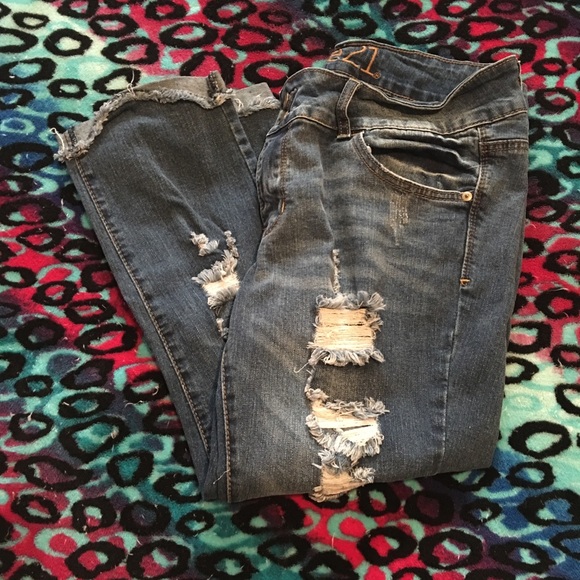 Rue21 Pants - EUC Rue21 destroyed jean capris size 13/14